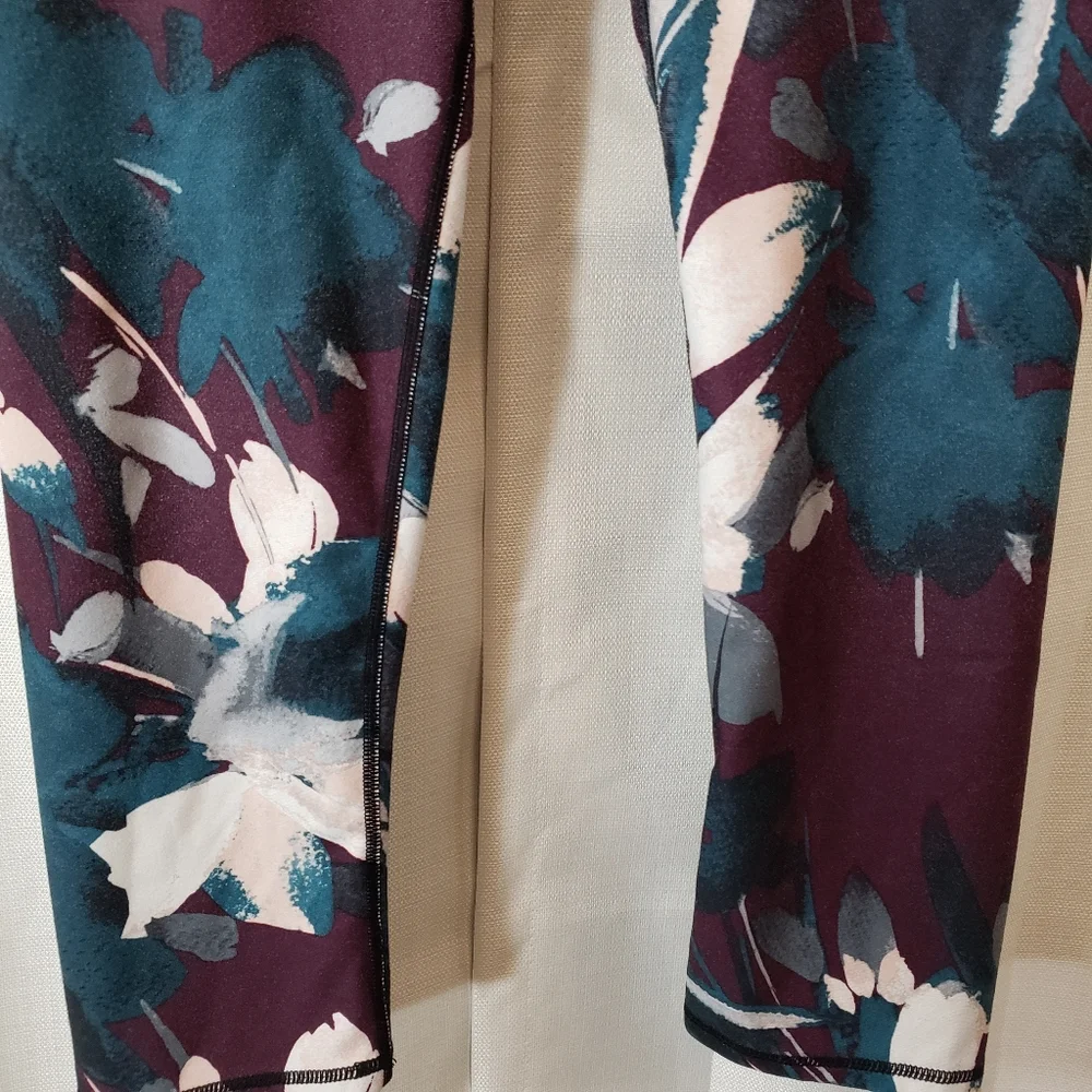 Small Fabletics Purple Teal Floral Cropped Leggings - Picture 3 of 8